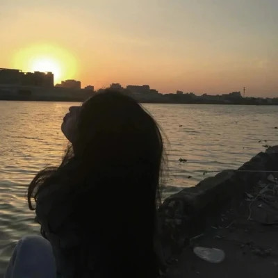背影头像女简单干净气质图片