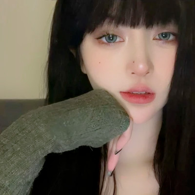 2025年最受欢迎的真人女头图片