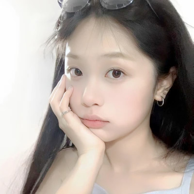 2025年最新女生真人头像图片