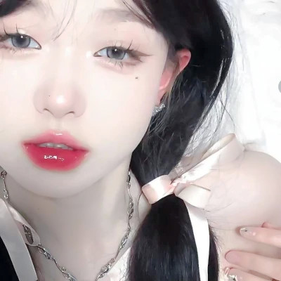 2025年最新女生真人头像图片