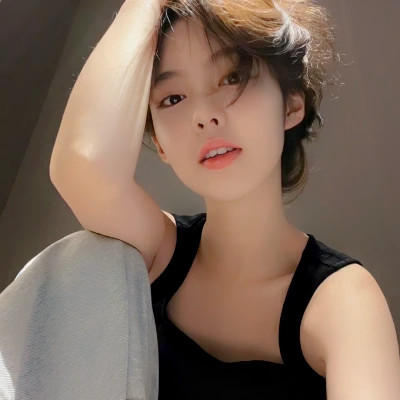 2025年最新女生真人头像图片