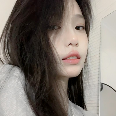 2025年最新女生真人头像图片