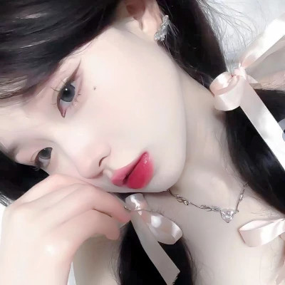 2025年最新女生真人头像图片