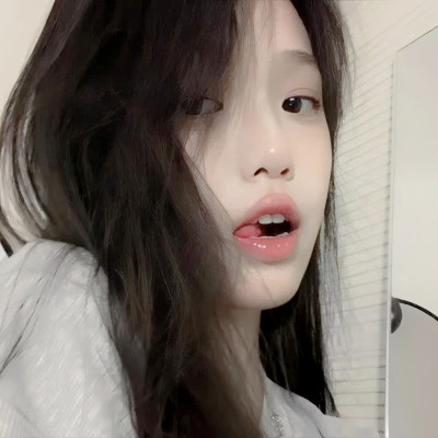 2025年最新女生真人头像图片