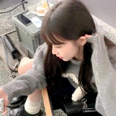 2025年最新女生真人头像图片