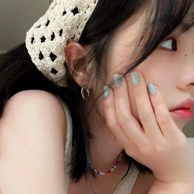 2025年最新女生真人头像图片