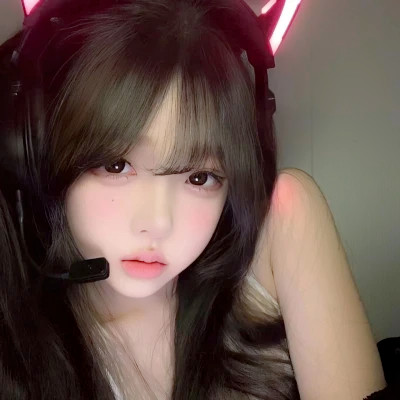 2025年流行女生真人头像图片