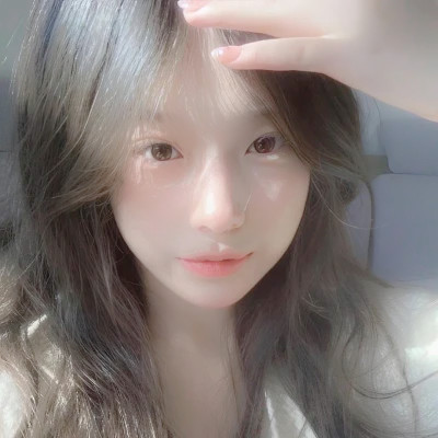 2025年流行女生真人头像图片
