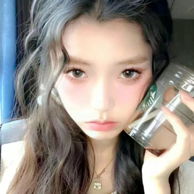 2025年流行女生真人头像图片