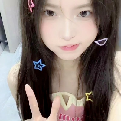 2025年流行女生真人头像图片