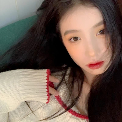 2025年流行女生真人头像图片