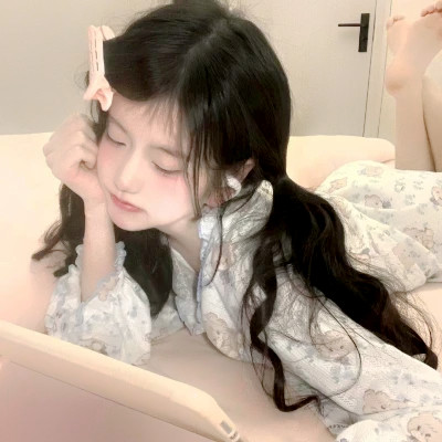 2025年流行女生真人头像图片