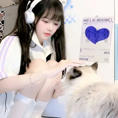 2025年最受欢迎的女生真人头像图片