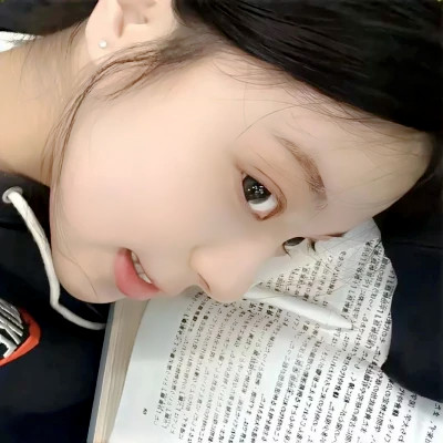 2025年最受欢迎的女生真人头像图片