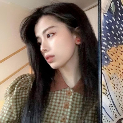 2025年最受欢迎的女生真人头像图片