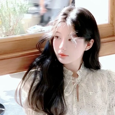 2025年最受欢迎的女生真人头像图片