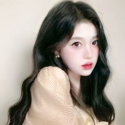 2025年最受欢迎的女生真人头像图片