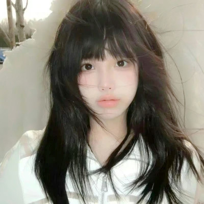 2025年最受欢迎的女生真人头像图片