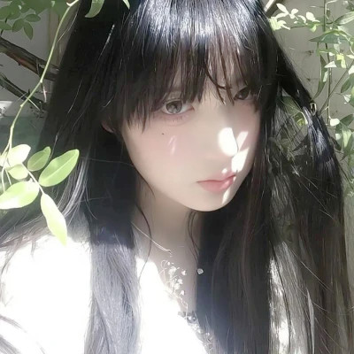 2025年最受欢迎的女生真人头像图片