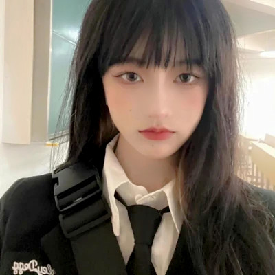2025年最受欢迎的女生真人头像图片