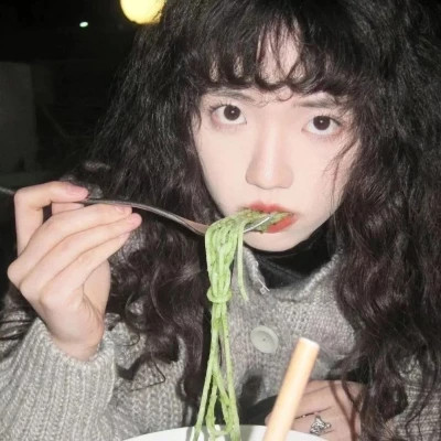 2025年高人气女生微信真人头像图片