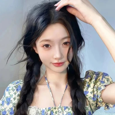 2025年高人气女生微信真人头像图片