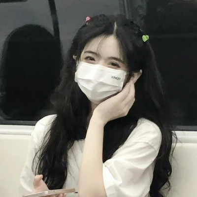 2025年高人气女生微信真人头像图片