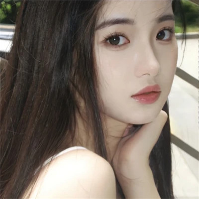 2025年高人气女生微信真人头像图片