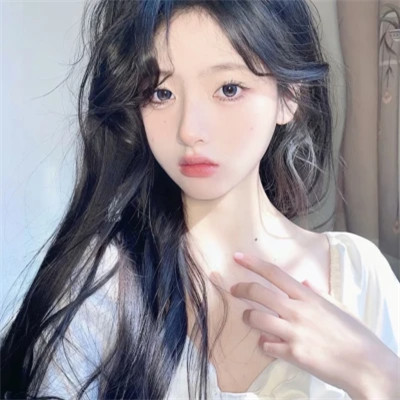 2025年高人气女生微信真人头像图片