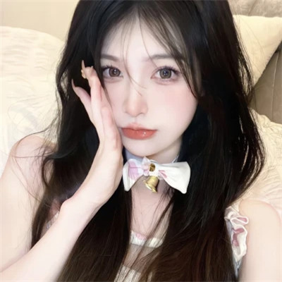 2025年高人气女生微信真人头像图片