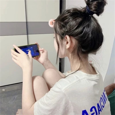 2025年高人气女生微信真人头像图片