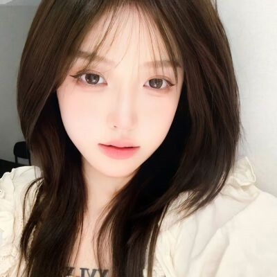 2025年超好看的女生微信真人头像图片