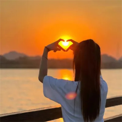 2025年绝对值得收藏的女生微信真人头像图片