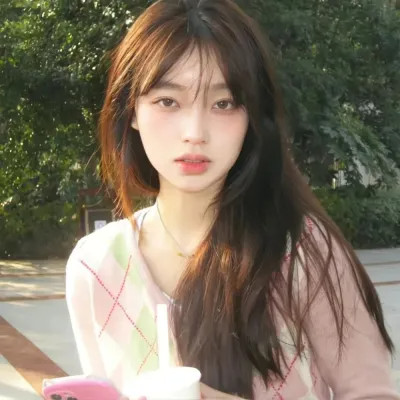 2025年绝对值得收藏的女生微信真人头像图片