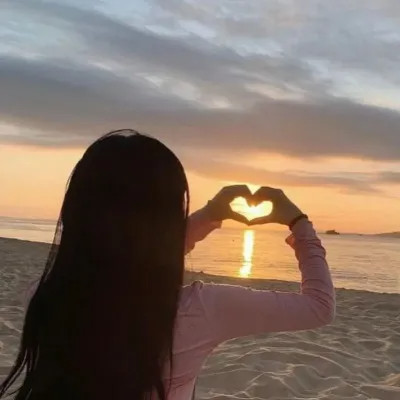 2025年绝对值得收藏的女生微信真人头像图片