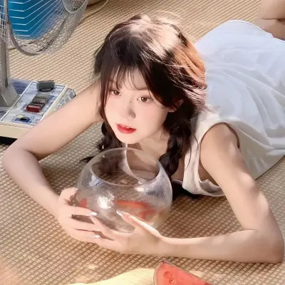 绝美2025真人女生头像