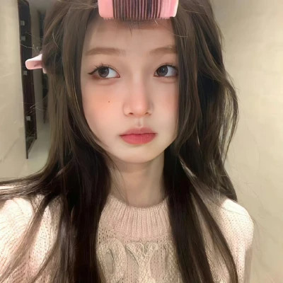 个性2025微信真人女生头像