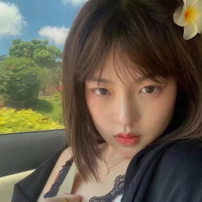 个性2025微信真人女生头像