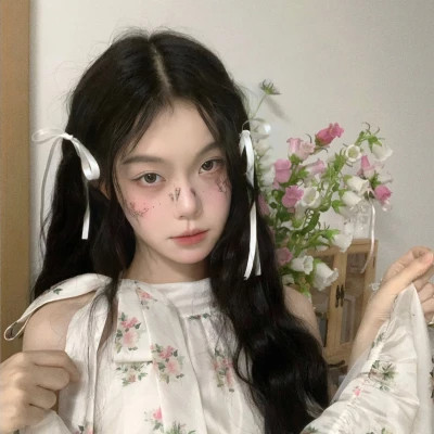 个性2025微信真人女生头像