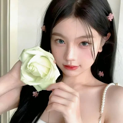 个性2025微信真人女生头像
