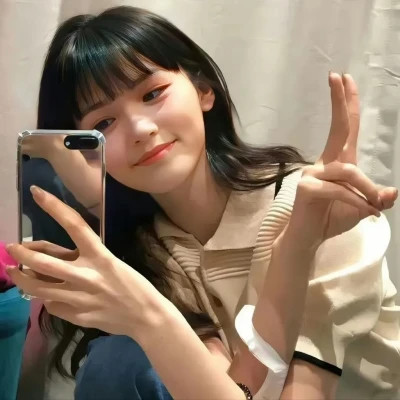 个性2025微信真人女生头像