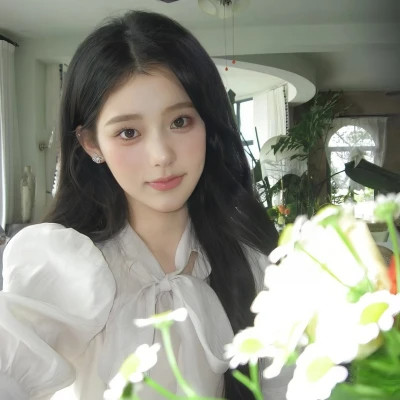 个性2025微信真人女生头像