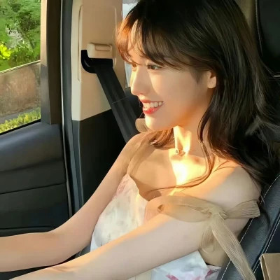 个性2025微信真人女生头像