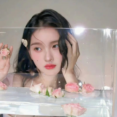 新款2025微信真人女生头像