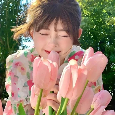精选2025微信真人女生头像