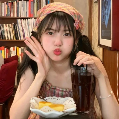 精选2025微信真人女生头像