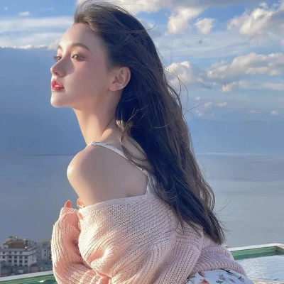 精选2025微信真人女生头像