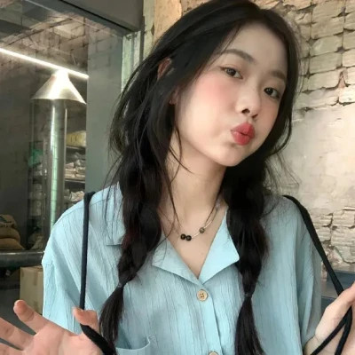 精选2025微信真人女生头像