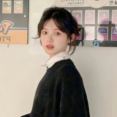 精选2025微信真人女生头像