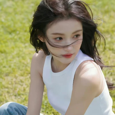 精选2025微信真人女生头像